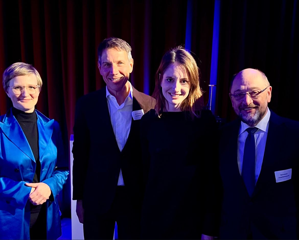 Janina Mütze mit René Obermann, Dr. Franziska Brantner und Martin Schulz